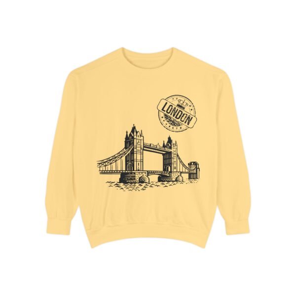 London Bridge Graphic Unisex Sweatshirt – Cozy & Stylish - Image 6