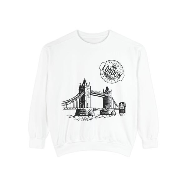 London Bridge Graphic Unisex Sweatshirt – Cozy & Stylish