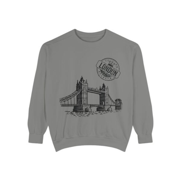 London Bridge Graphic Unisex Sweatshirt – Cozy & Stylish - Image 8